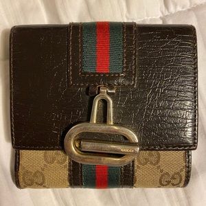 Authentic women’s  vintage Gucci logo wallet